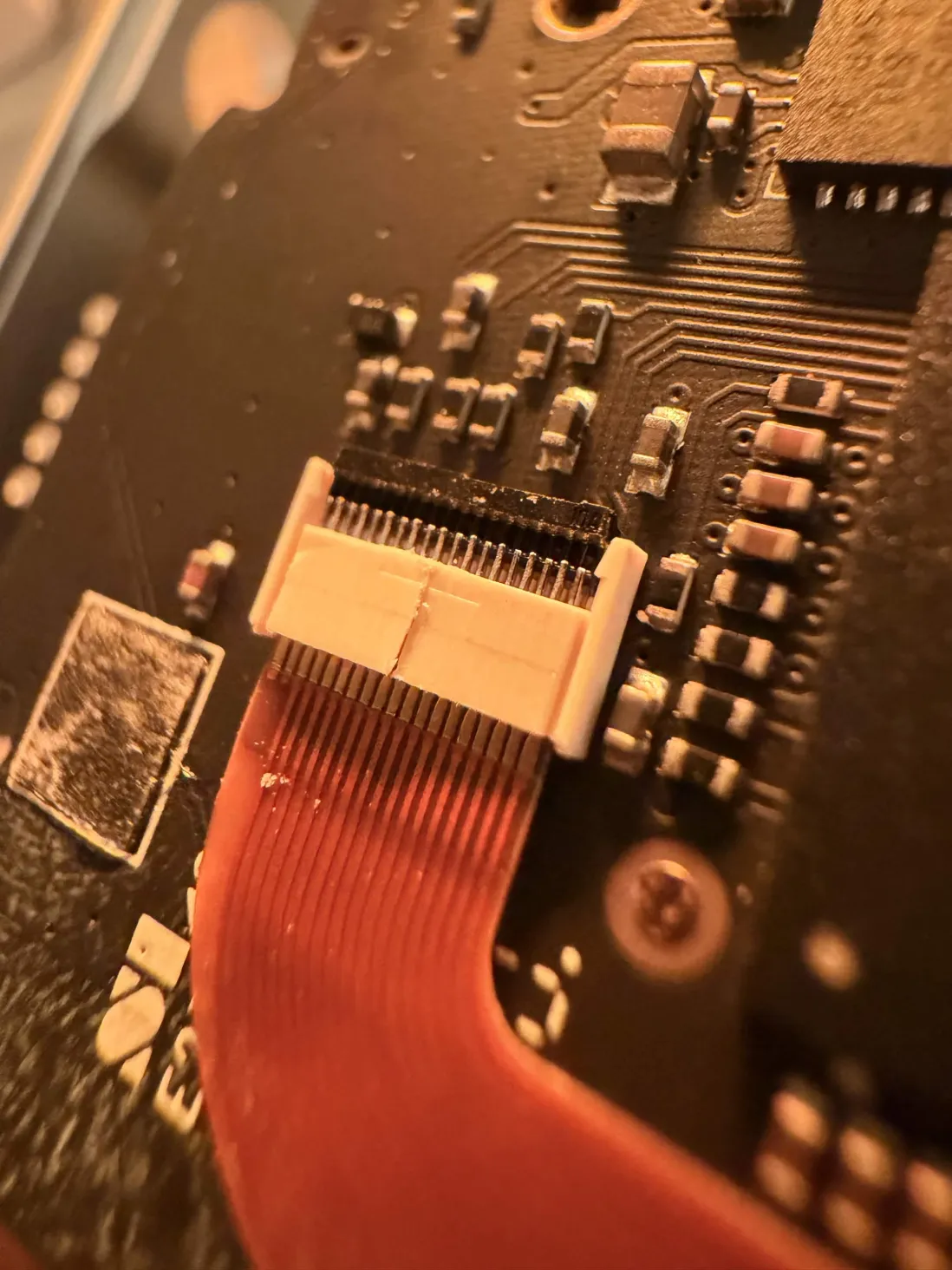 Macro of the SP-1 FPC connector and ribbon